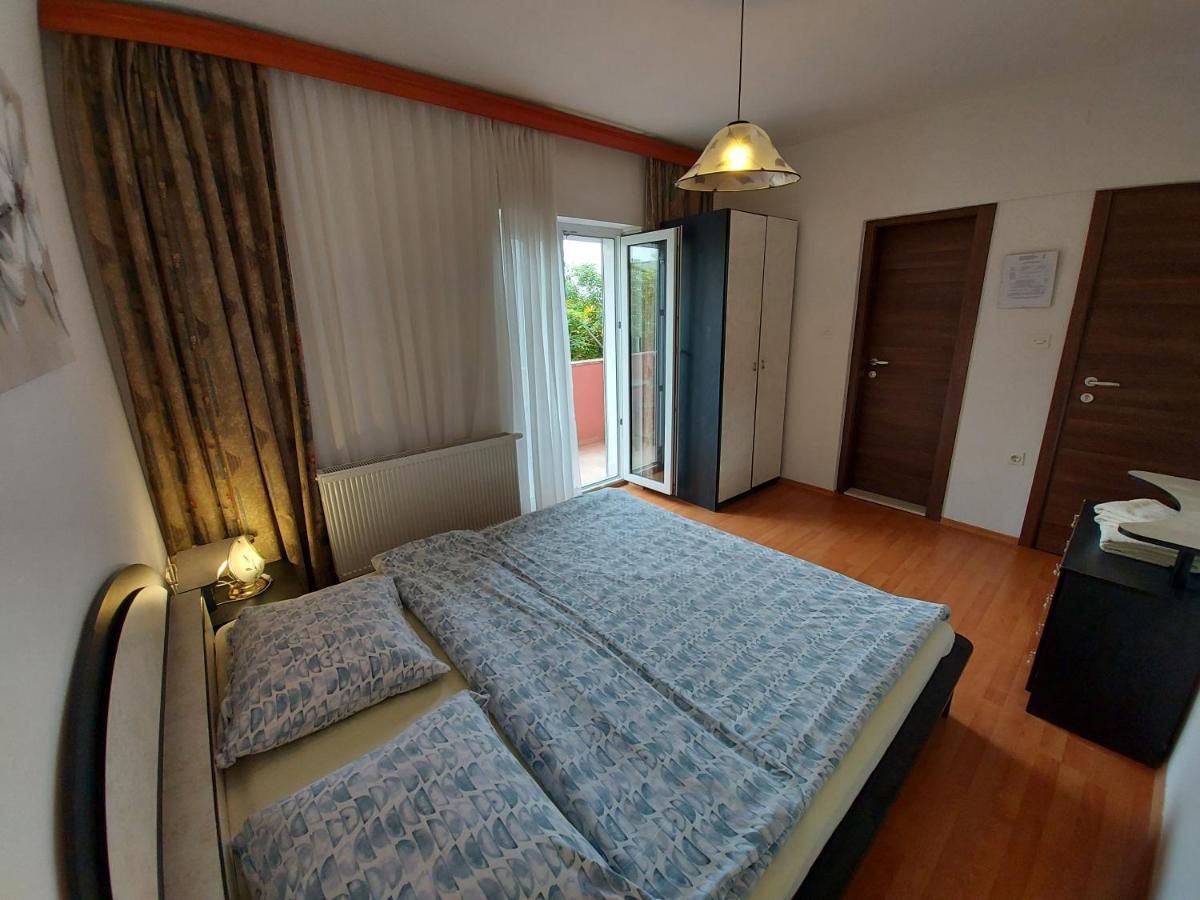 Apartments & Rooms Nensi Baska  Bagian luar foto